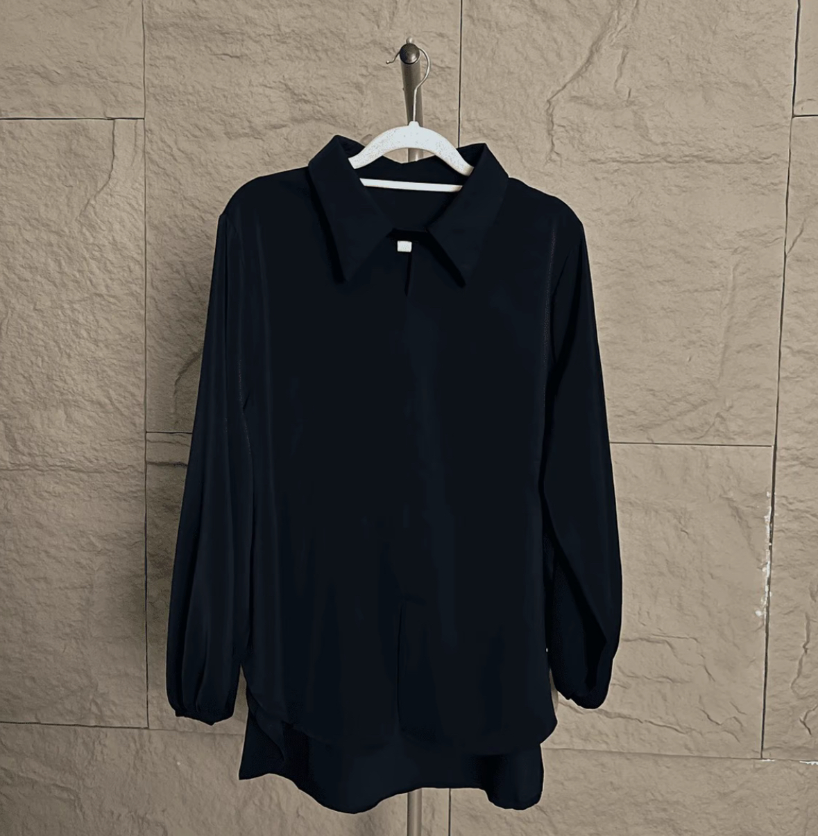 Temperament shirt for spring and autumn fashion, loose and slimming, black shirt size