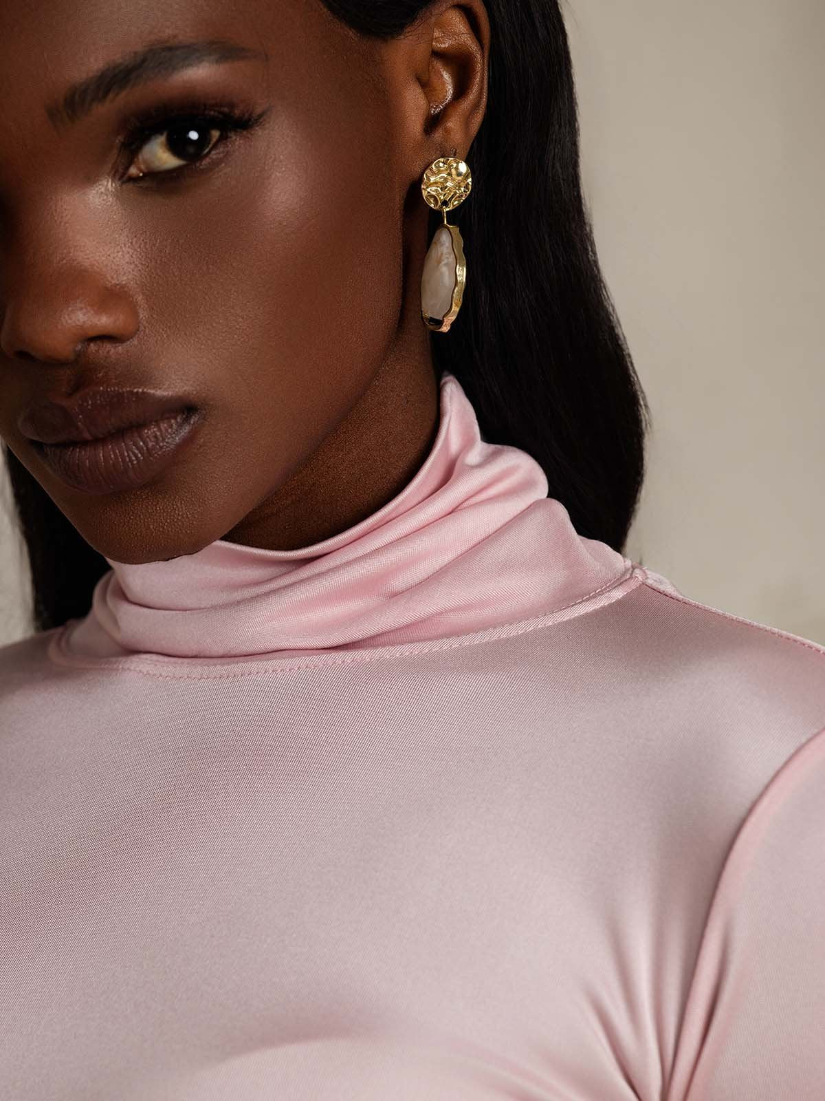 Haut à col montant en mélange de soie à manches longues T-shirt