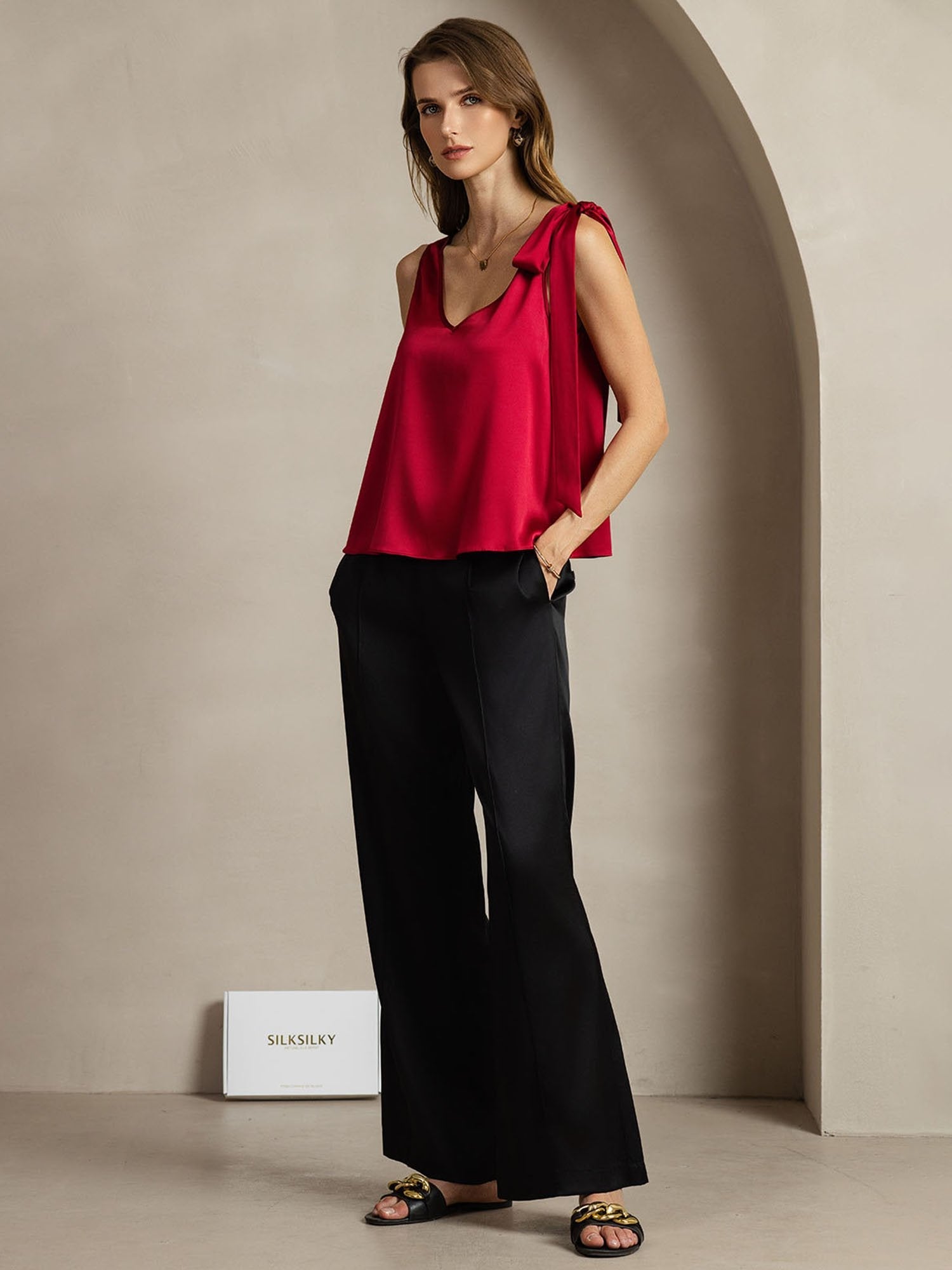 Débardeur en soie 19Momme à encolure en V avec nœuds à nouer