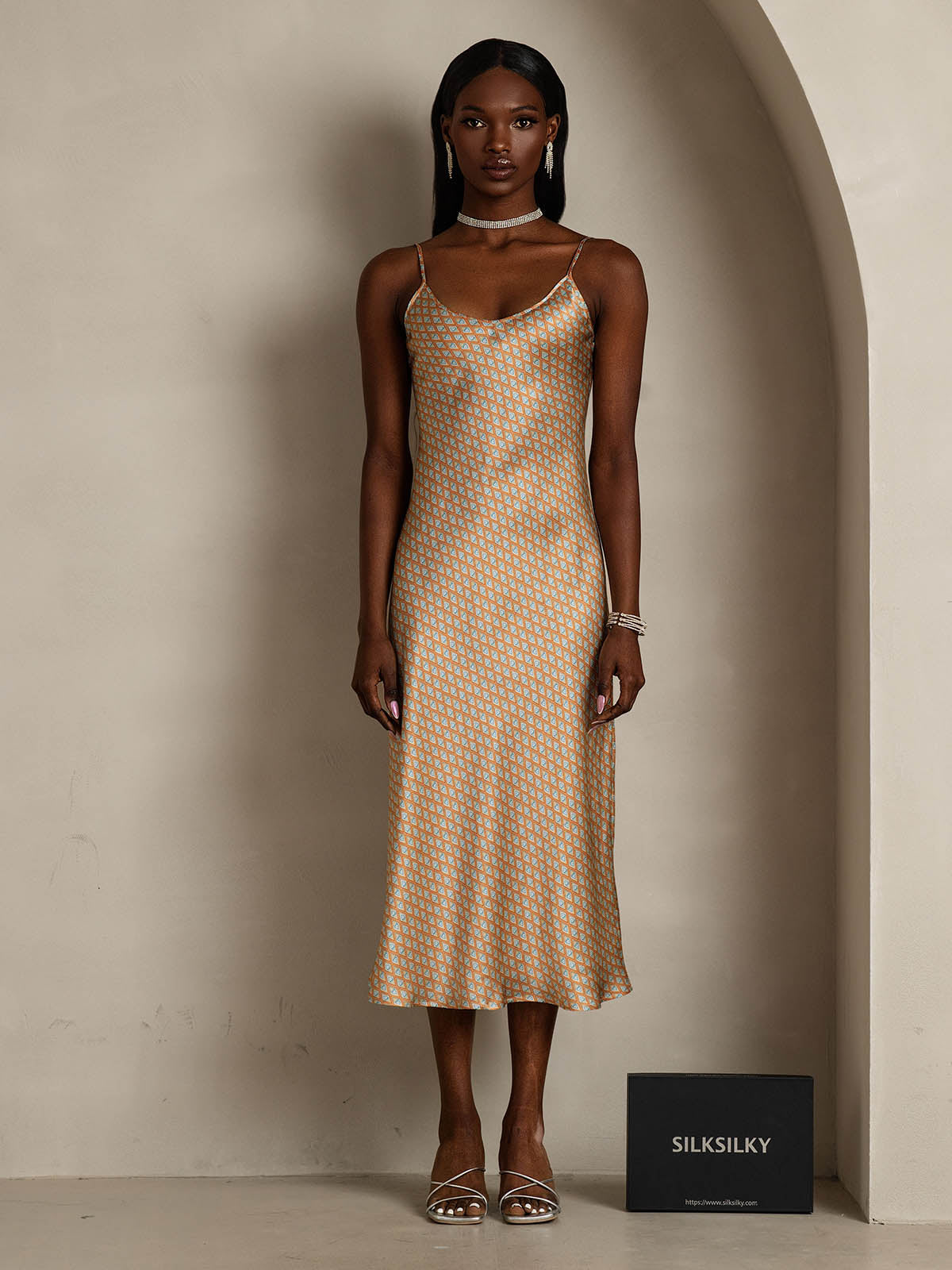 Chemise de Nuit Longue en Soie Classique à Bretelles Spaghetti