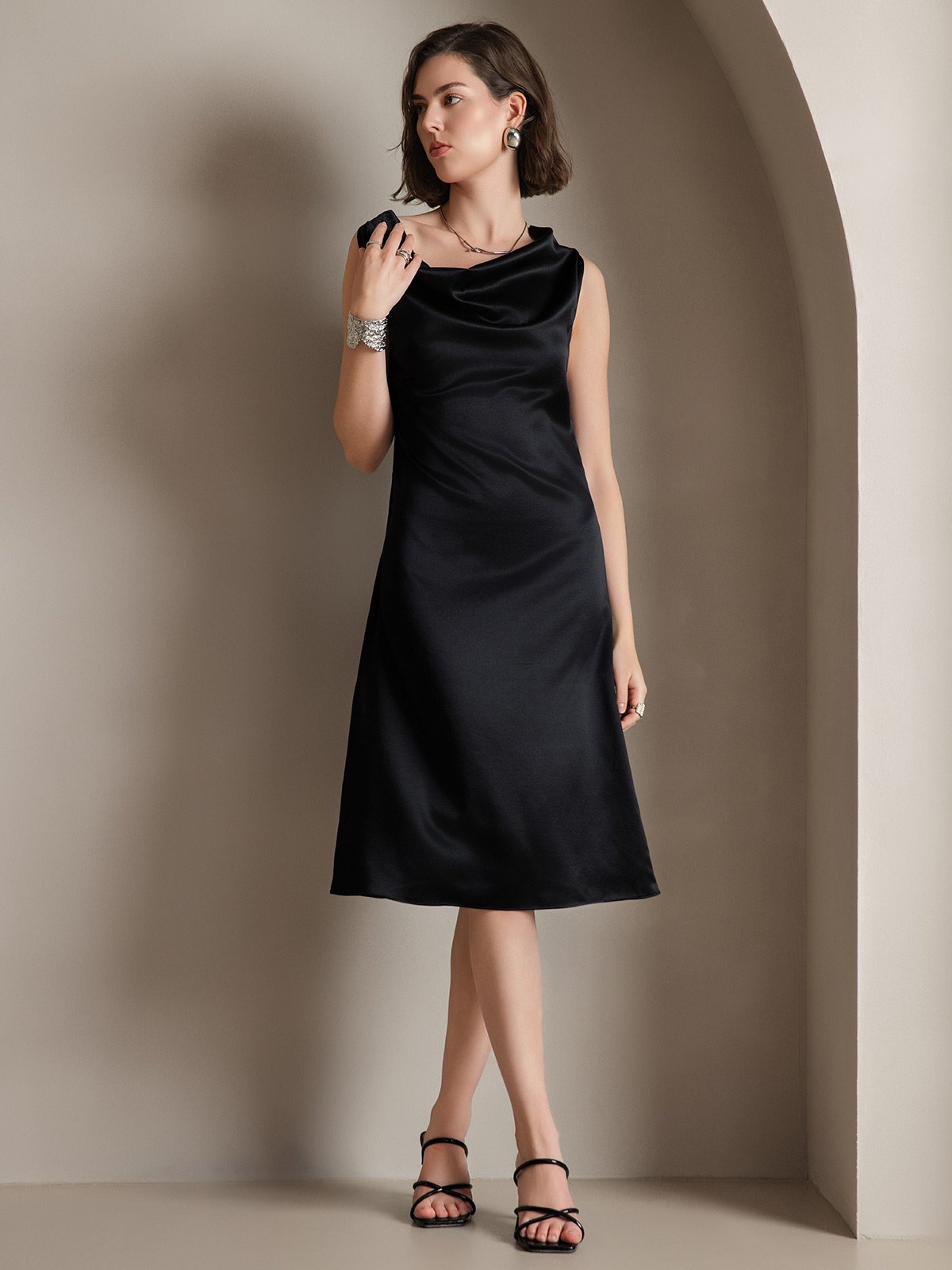 19Momme Robe sans manches en soie élégante à col bénitier