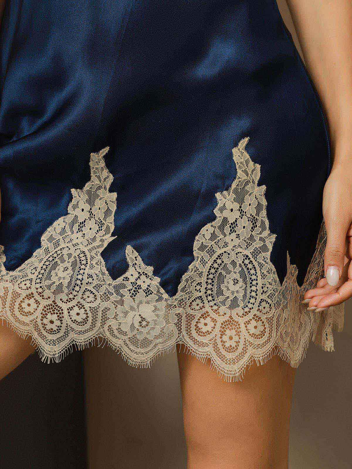 Robe de Nuit en Dentelle de Soie Pure