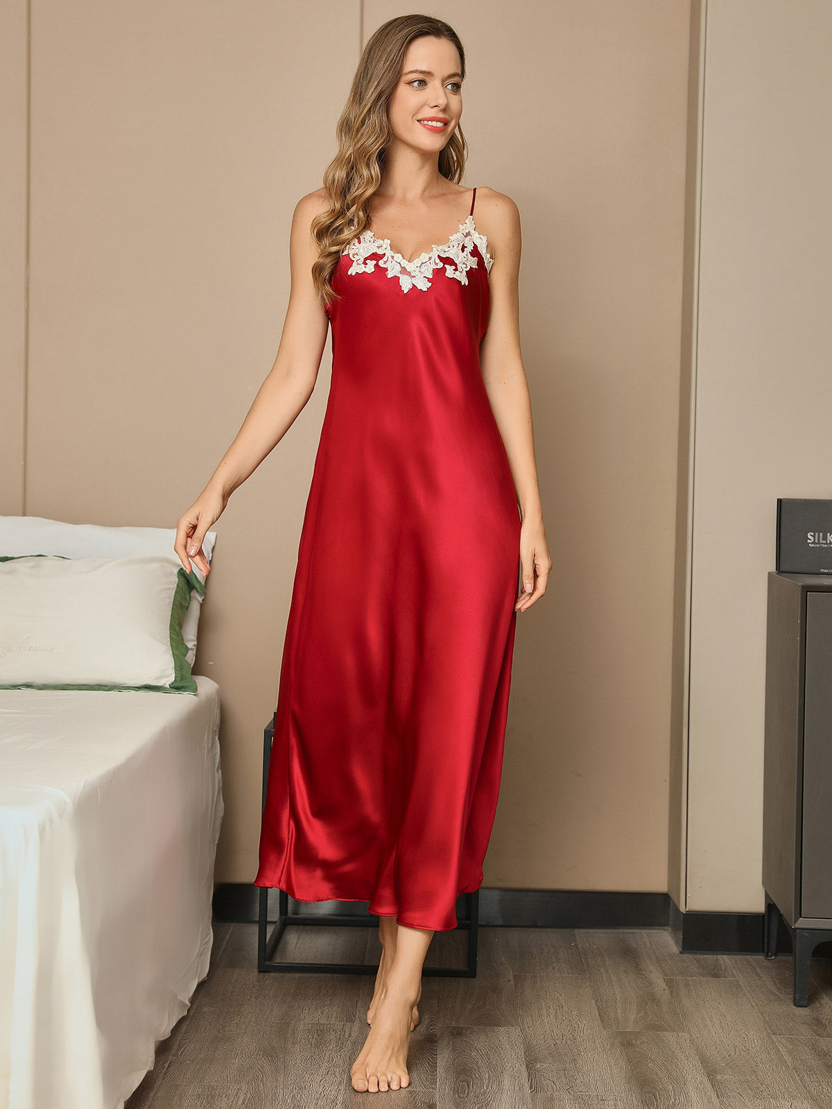19Momme Robe Maxi en Dentelle et Soie Pure à Dos en V